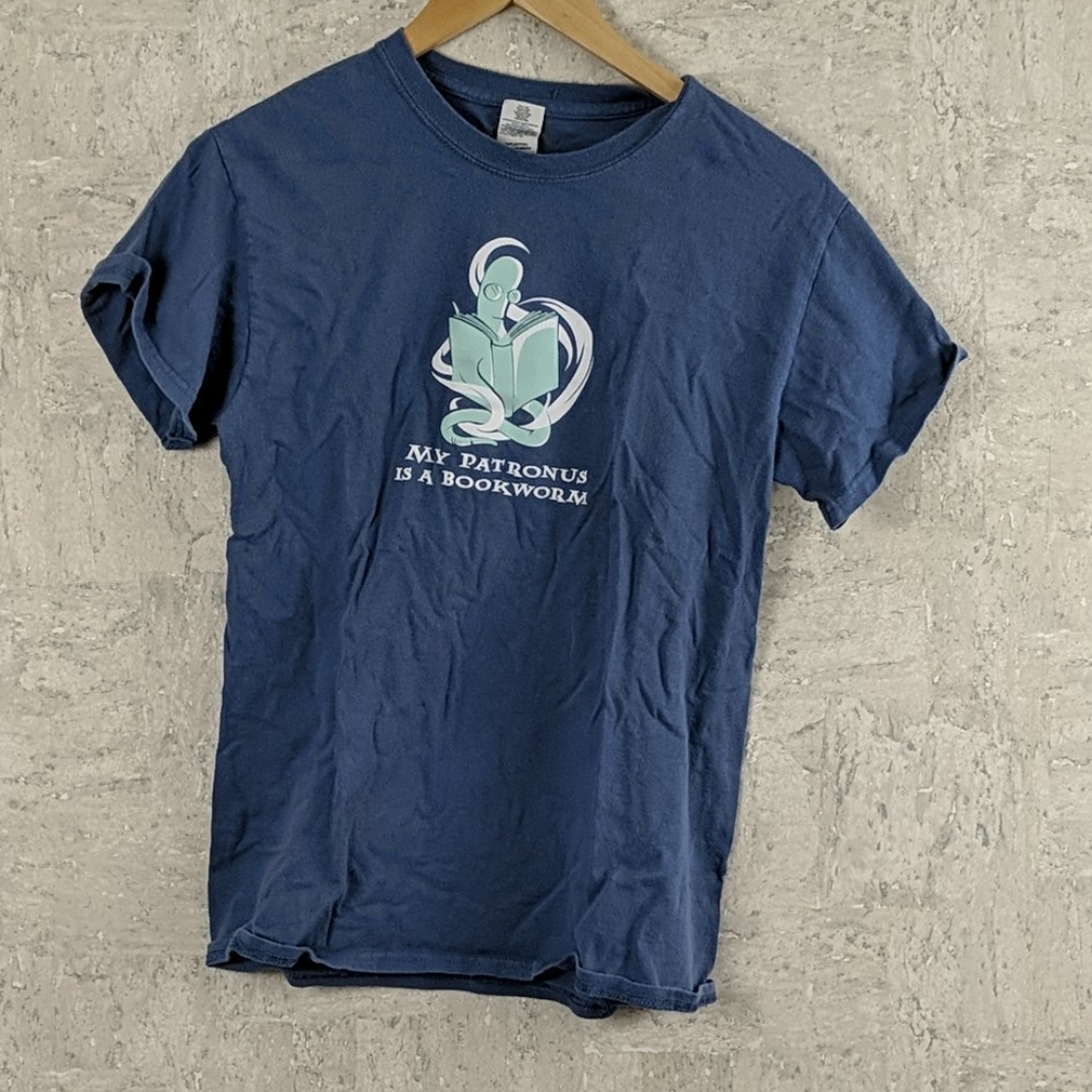t-shirt small